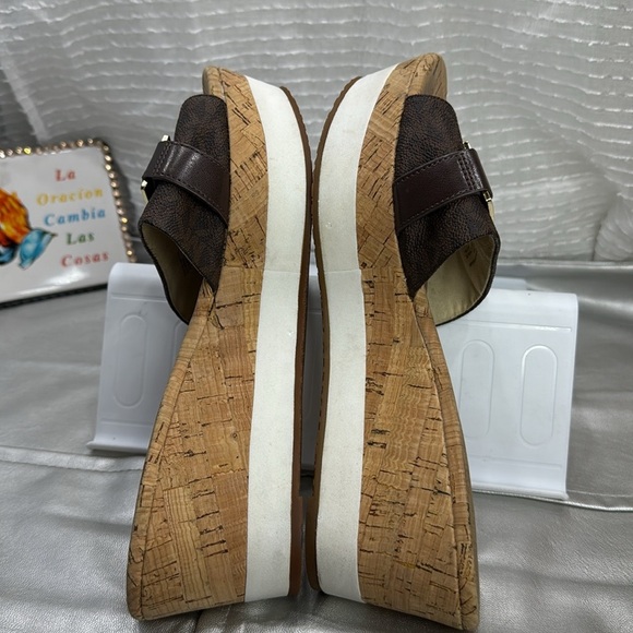 (O) Michael Kors Women's Platform Wedge Sandals
Cork Brown, Size 9 M - Picture 8 of 11